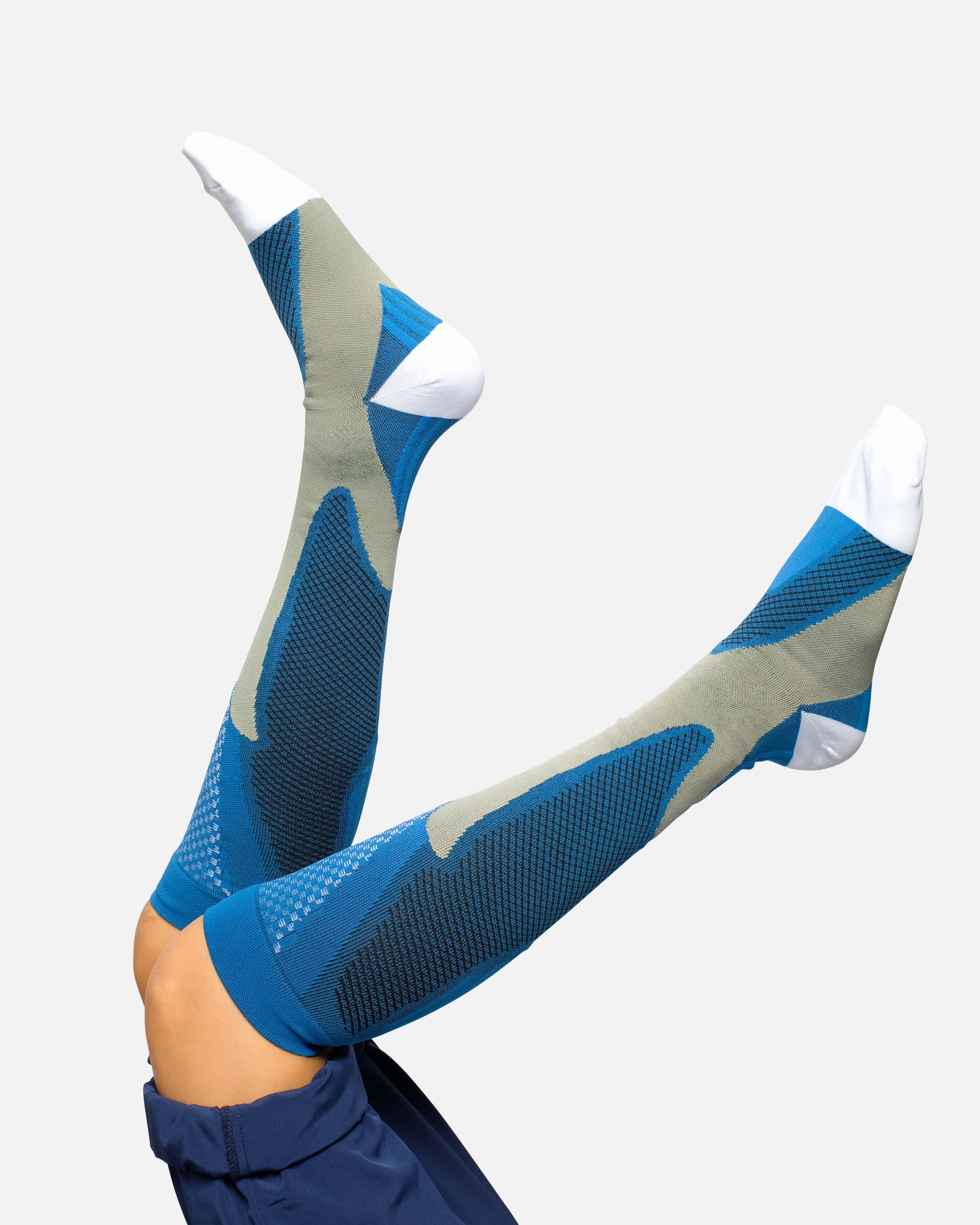 blue-compression-socks_2bcf3e58-3e50-4d5e-8a0a-38dc37f5bb13.jpg